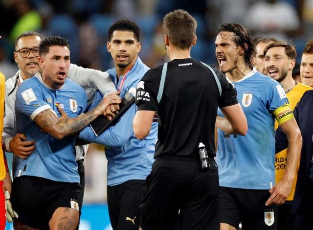 FIFA abre procedimiento contra cuatro jugadores de Uruguay por episodios  tras eliminación