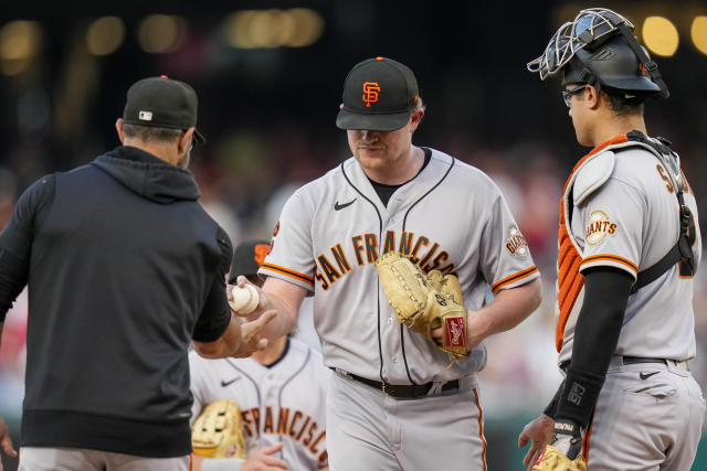 Abrams stays hot, homers on his bobblehead night as the Nationals rout the  Giants 10-1