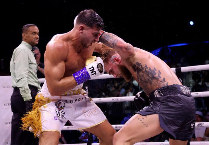 Tommy Fury en acción frente a Jake Paul - Diriyah Arena, Diriyah, Riadh, Arabia Saudita