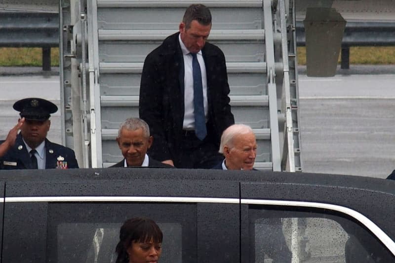 US President Joe Biden and former president Barack Obama arrive at John F. Kennedy International Airport. Biden travels to New York to hold a fundraiser event with former US Presidents Barack Obama and Bill Clinton. Bruce Cotler/ZUMA Press Wire/dpa