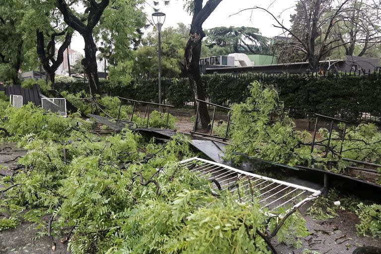 Destrozos en el Campo Argentino de Polo