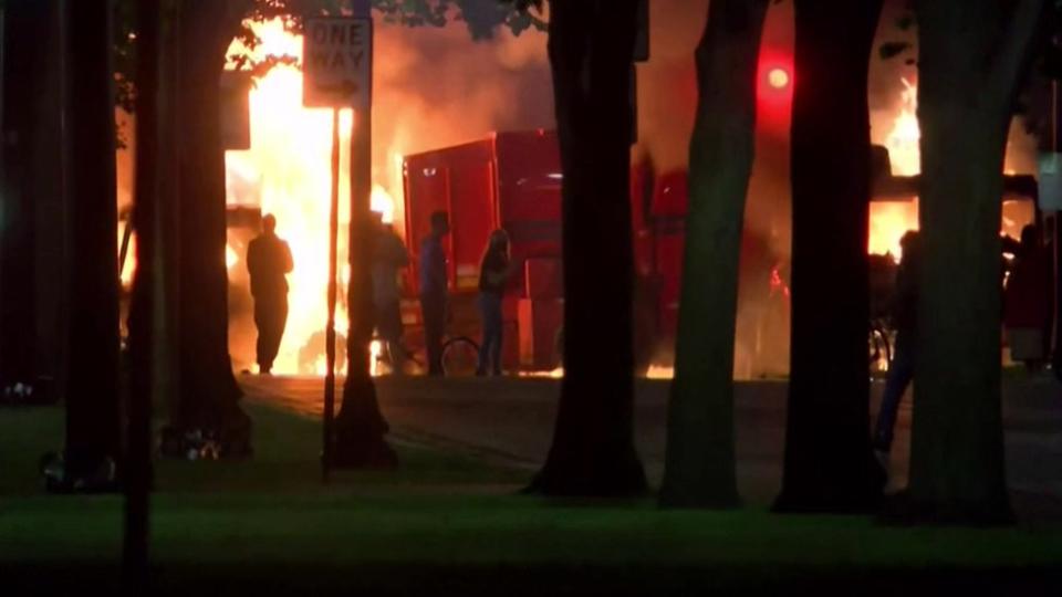 Un incendio en las protestas en Kenosha