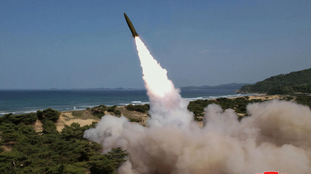 Corea del Norte lanza una decena de misiles balísticos de corto alcance ...