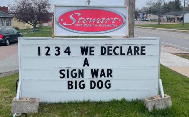 Stewart Auto Repair and Accessories accepted the local radio station's challenge and declared the sign war. (Big Dog 100.9/Facebook - image credit)