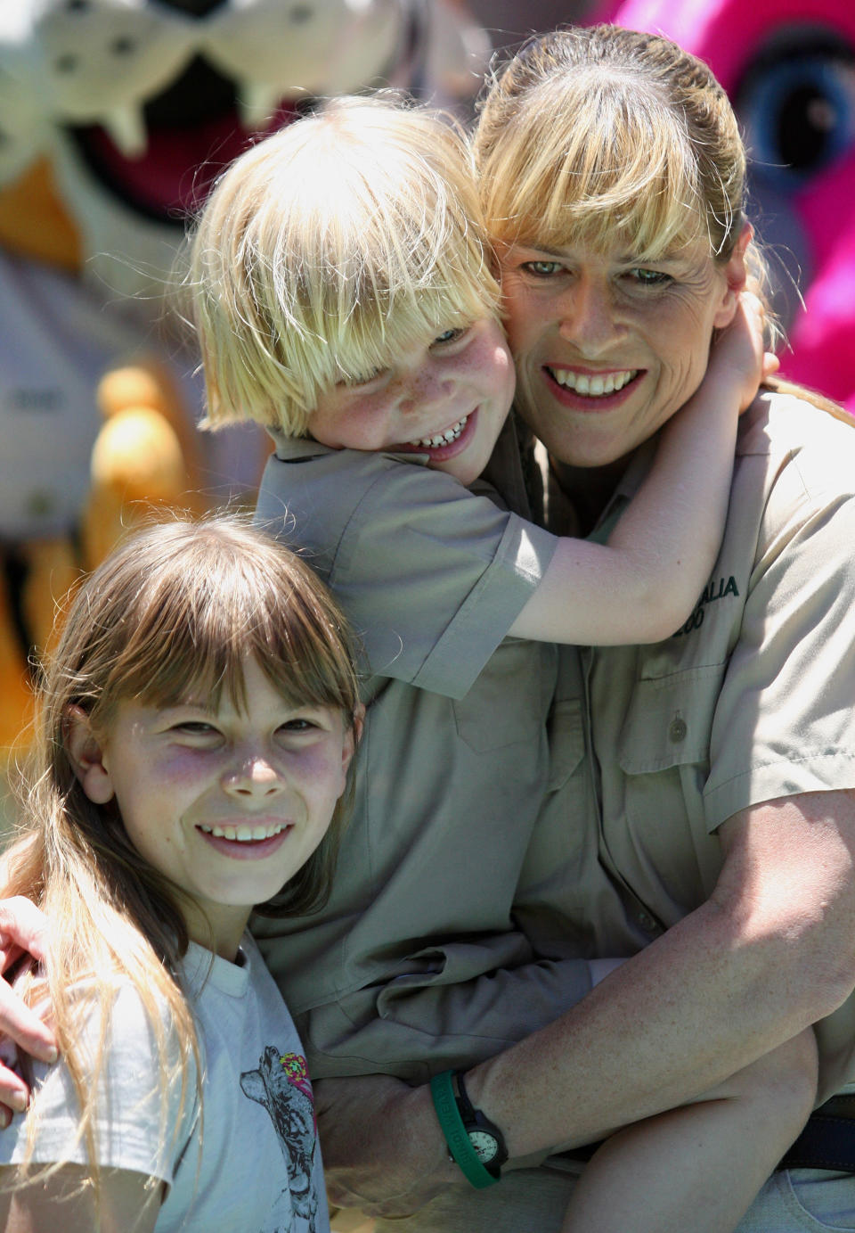 Robert Irwin (C) with his mother Terri and sister Bindi during his fifth birthday celebrations at Australia Zoo on December 1, 2008 on the Sunshine Coast, Australia. Robert (Bob) Irwin is the only son of the late wildlife warrior Steve Irwin, who was killed by a stingray in 2006.  (Photo by Bradley Kanaris/Getty Images)