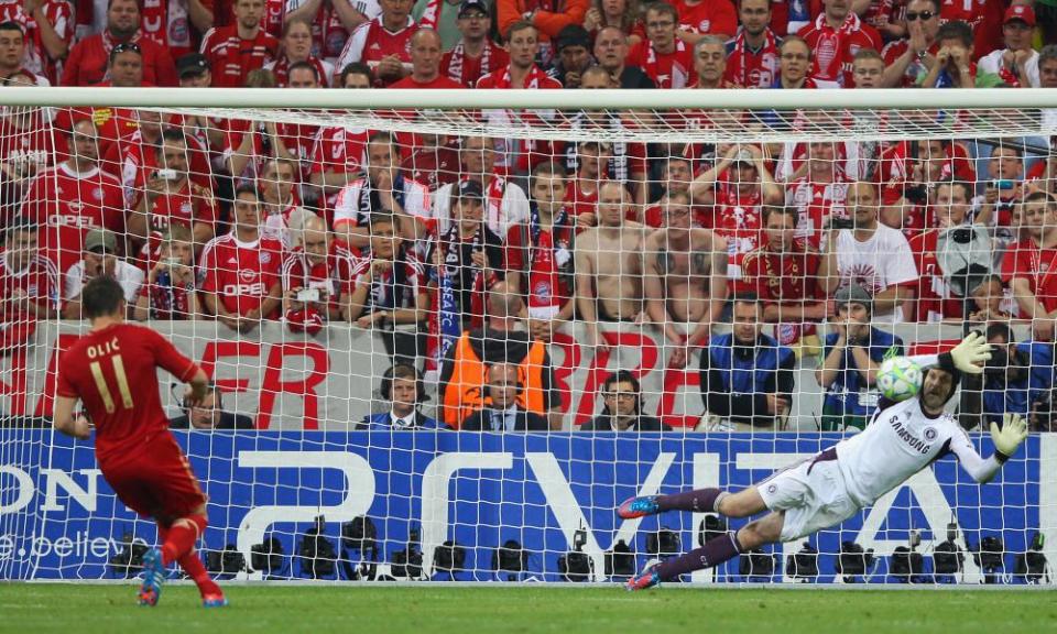 Chelsea’s Petr Cech saves the penalty of Ivica Olic.