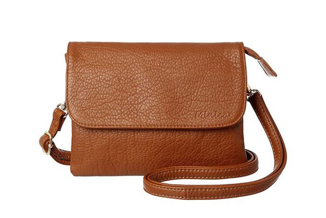 Taylor Swift can't stop wearing this $895 brown crossbody bag