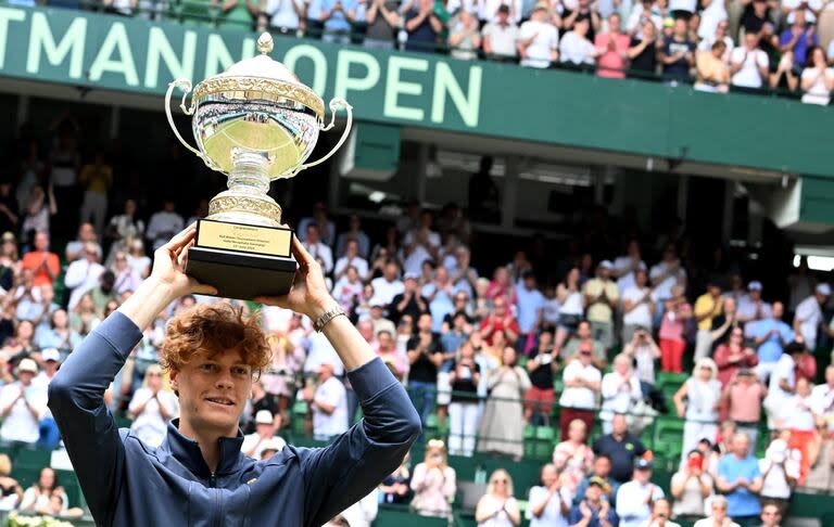 En su primer torneo como N° 1, el italiano Jannik Sinner se coronó en Halle, al vencer al polaco Hubert Hurkacz