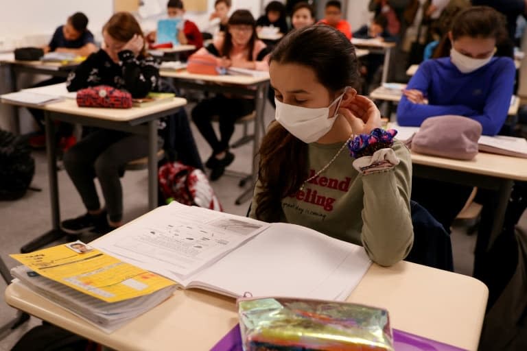 Des élèves dans leur classe au collège le 22 juin 2020 à Boulogne-Billancourt - Thomas SAMSON © 2019 AFP