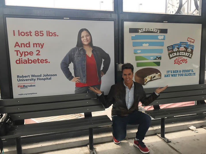 <p>Es kommt nicht nur auf den Inhalt der Werbung, sondern auch auf ihre Platzierung an. Das falsche Nachbarplakat kann einem durchaus einen Strich durch die Rechnung machen, wie diese zuckersüße Kombination beweist. Links hängt ein Plakat, das für mit den Worten „Ich habe 38,5 Kilo verloren. Und mein Typ-2-Diabetes“ wirbt – und daneben lacht einem das neueste Produkt einer bekannten Eiscreme-Firma entgegen. Keine leichte Entscheidung – und keine süße, sondern eine eher bittere Werbepanne. (Bild: Instagram / blakejr05) </p>