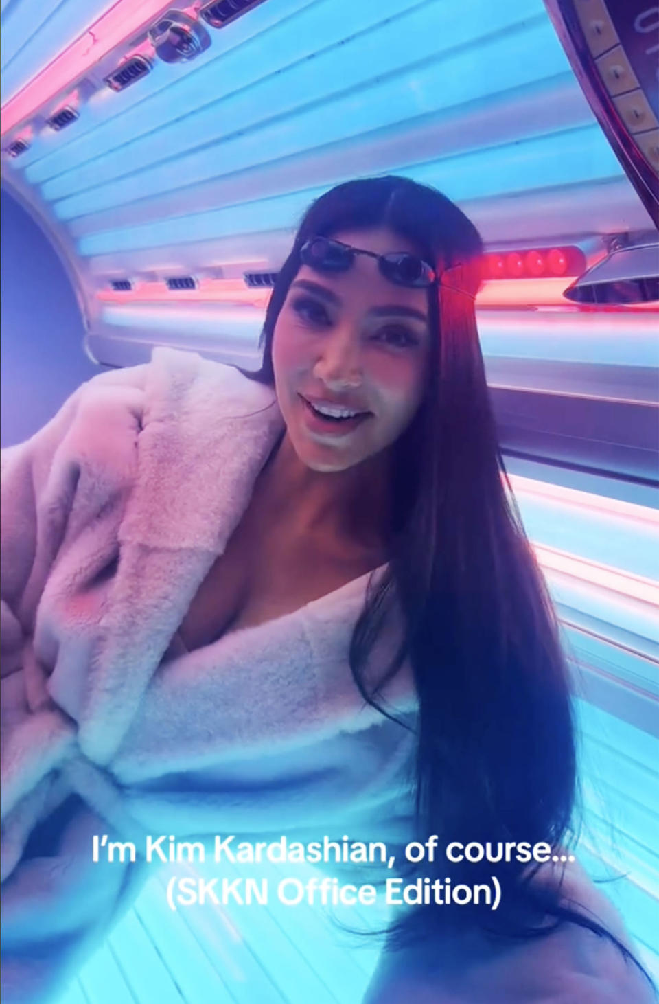 KIM K TANNING BED (@kimkardashian via Tiktok)