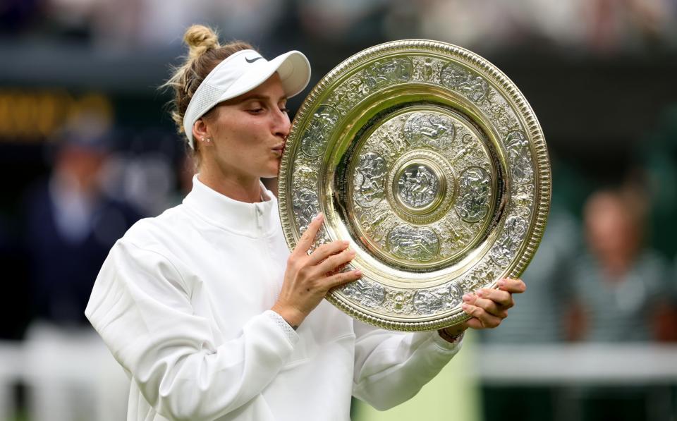 Marketa Vondrousova kisses the women&#39;s singles trophy