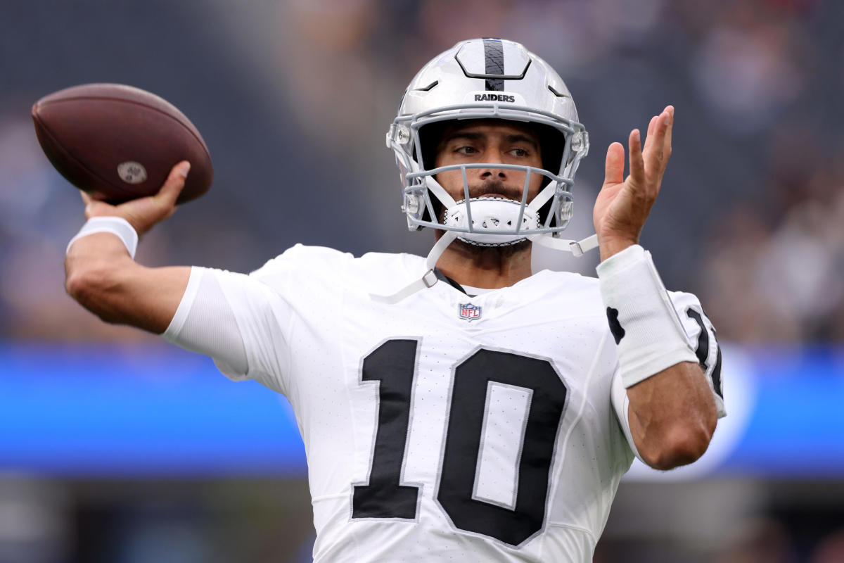 Raiders restructure contract of QB Jimmy Garoppolo