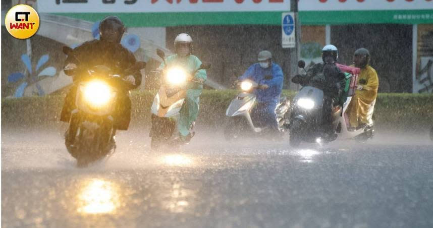 今年7月的平均降雨量不如預期。（示意圖／侯世駿攝）