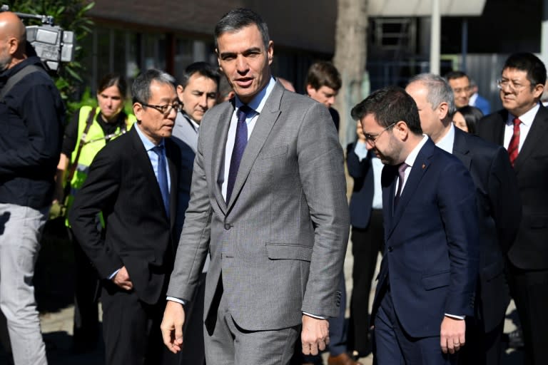 El presidente Pedro Sánchez llega a un acto en una fábrica de automóviles de Barcelona, el 19 de abril de 2024 (Josep Lago)