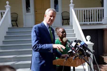 New York City Mayor and former Democratic U.S. Presidential candidate Bill de Blasio speaks at a news conference after announcing that he was ending his presidential bid