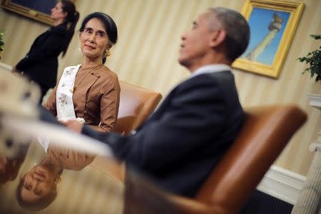 Myanmar's State Counsellor Aung San Suu Kyi meets with U.S. President Barack Obama at the Oval Office of the White House in Washington, D.C., U.S. September 14, 2016. REUTERS/Carlos Barria