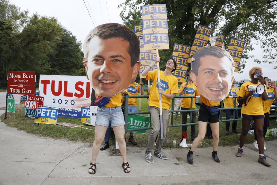 Supporters for Democratic presidential candidate Pete Buttigieg hold a rally during the Polk County Democrats Steak Fry on Sept. 21 in Des Moines, Iowa. (Photo: Charlie Neibergall/AP)