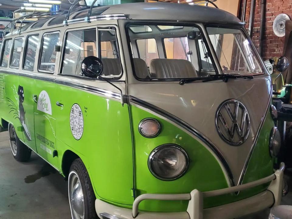 Ein brasilianischer Volkswagen Samba aus 1972. - Copyright: Left Coast EV