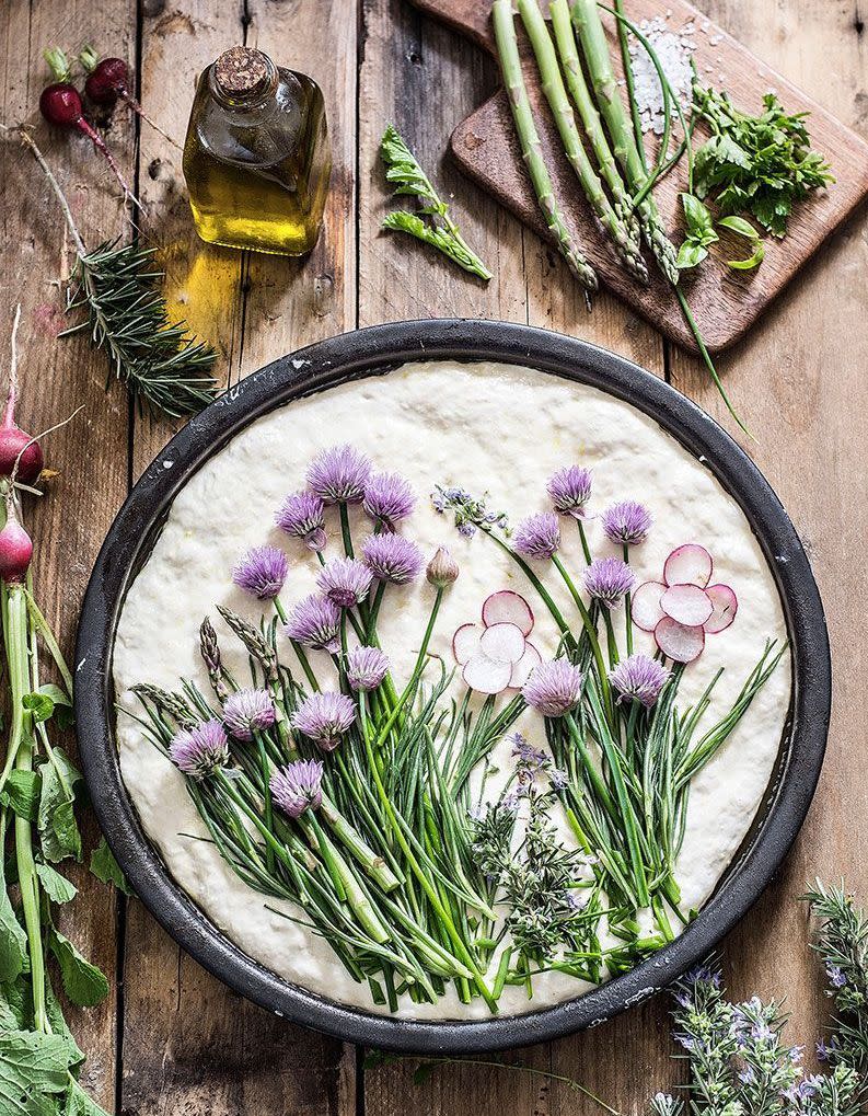 Focaccia florale aux radis