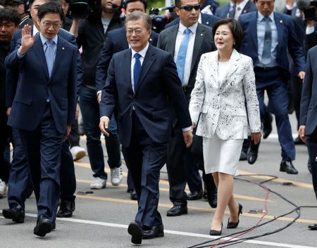South Korea President Moon Jae-in and his wife Kim Jung-sook walk as they arrive at the presidential Blue House in Seoul, South Korea May 10, 2017. REUTERS/Kim Kyung-Hoon