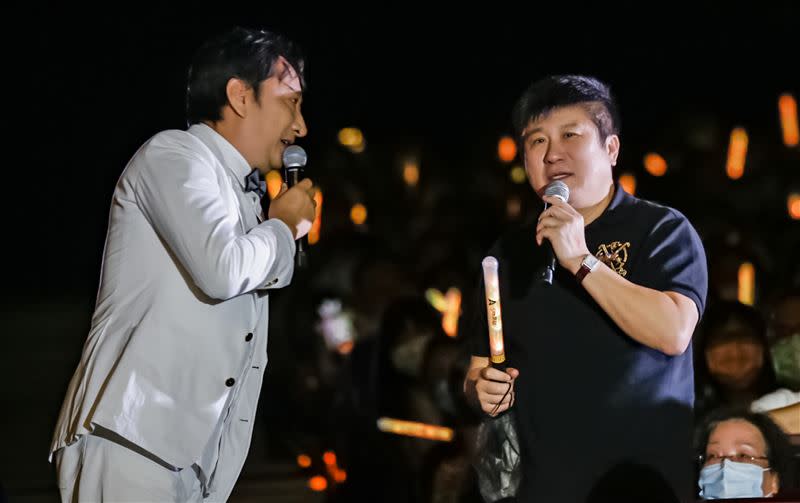 九孔昨天在好友任賢齊的演唱會上宣布結婚喜訊。（圖／KKLIVE提供）