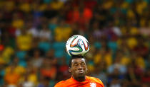 Georginio Wijnaldum of the Netherlands heads the ball during the 2014 World Cup quarter-finals between Costa Rica and the Netherlands at the Fonte Nova arena in Salvador July 5, 2014. REUTERS/Paul Hanna