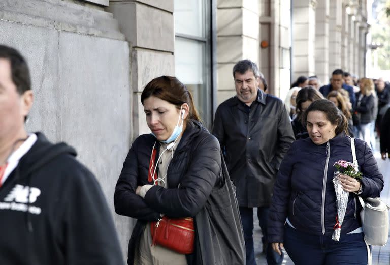 Expresiones de dolor en la jornada de despedida al humorista, quien hizo reír a generaciones enteras con su gracia