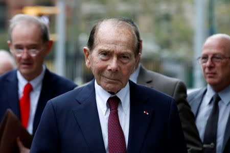 Maurice "Hank" Greenberg, former chairman of American International Group Inc., (AIG) arrives at the New York State Supreme Courthouse in Manhattan, New York City, U.S., September 29, 2016. REUTERS/Brendan McDermid