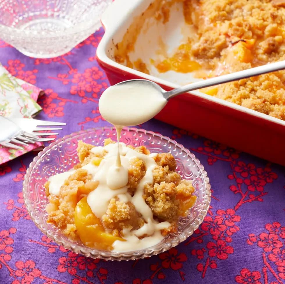 peach crisp with maple cream sauce in glass bowl