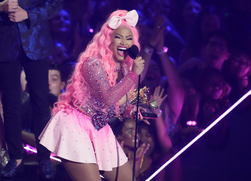 Nicki Minaj recibe el premio Video Vanguard en los Premios MTV a los Videos Musicales en el Prudential Center el domingo 28 de agosto de 2022 en Newark, Nueva Jersey. (Foto Charles Sykes/Invision/AP)