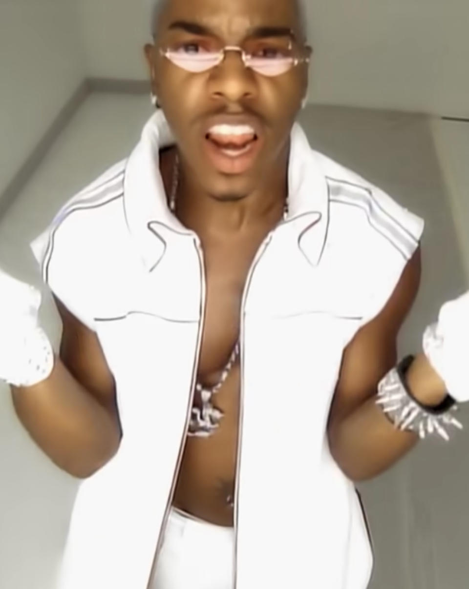 Sisqó in his "Thong Song" music video