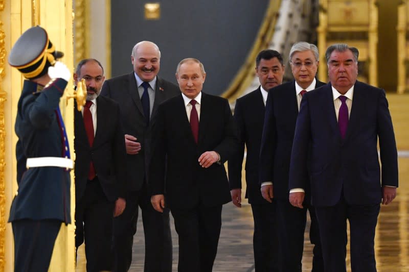 2022年5月16日，亞美尼亞總理帕辛揚、吉爾吉斯總統賈帕洛夫、哈薩克總統托卡葉夫、塔吉克總統拉赫蒙在克里姆林宮召開集體安全條約組織（CSTO）會議。（美聯社）