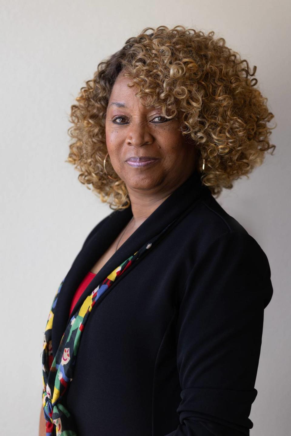 Kim E. Armstrong, presidenta del Clovis Community College desde el 3 de enero de 2023, se traslada ahora al Fresno City College como presidenta interina.