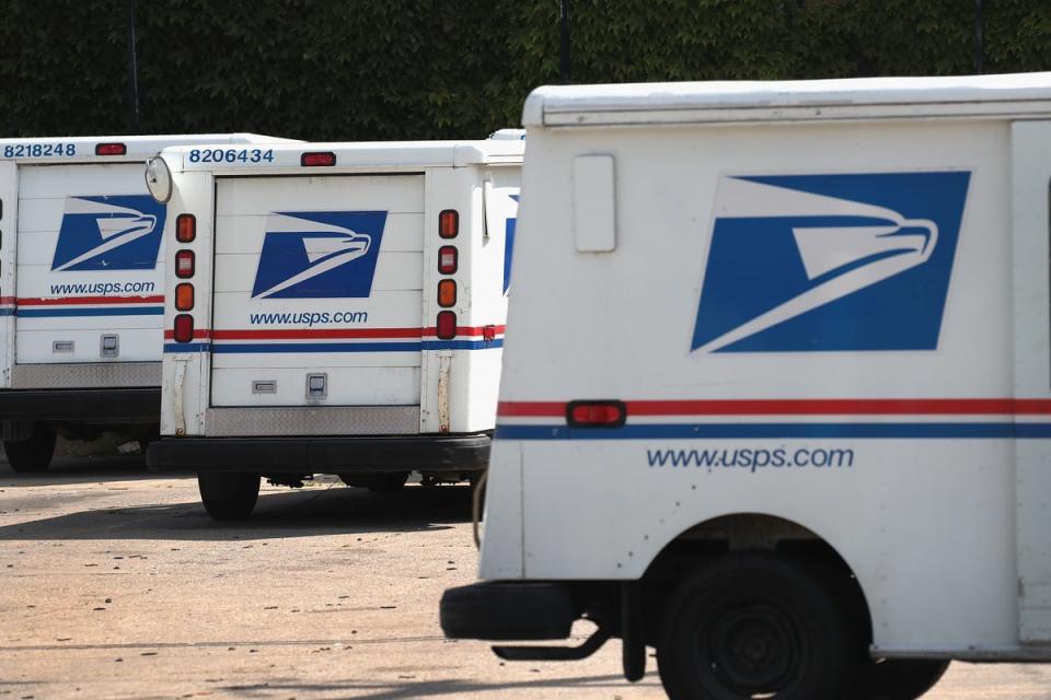 Chicago police and U.S. Marshals arrested a murder suspect in Cedar Rapids, Iowa, on September 30. Photo of postal service vans in Chicago (Getty Images)