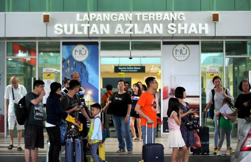 Sultan Azlan Shah Airport manager Mohd Ali Osman said flights resumed at 12.20pm, though three morning flights were cancelled. — Pictures by Farhan Najib