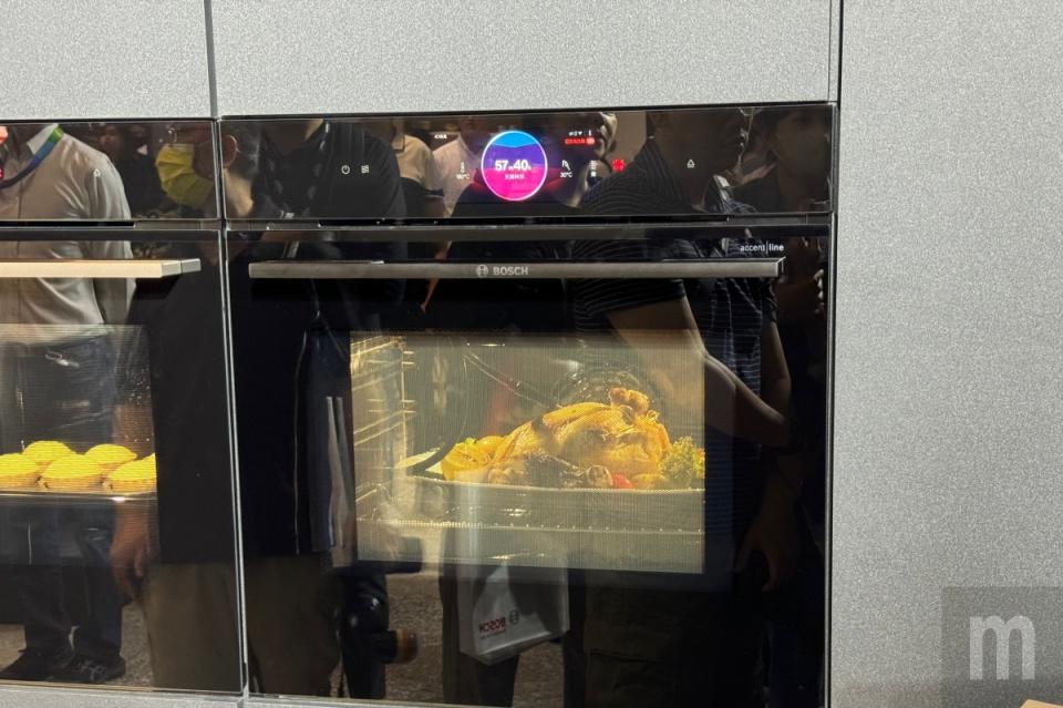 ▲透過人工智慧分析，讓使用者透過Home Connect App選擇肉品熟度，即可讓烤箱自動將肉品烹烤至指定熟度