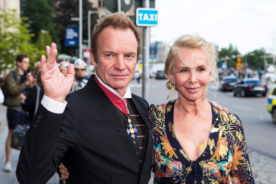 <p>Sting war verheiratet, als er die Schauspielerin und Filmproduzentin Trudie Styler kennenlernte. Nach acht Jahren Ehe ließ er sich scheiden und ehelichte 1992 seine zweite Frau. Vier Kinder haben die beiden: "Ich habe mir zuvor nie vorstellen können, meine Liebe nur auf eine Person zu konzentrieren", erklärte Sting einst sein Glück. (Bild: Michael Campanella/Getty Images)</p> 