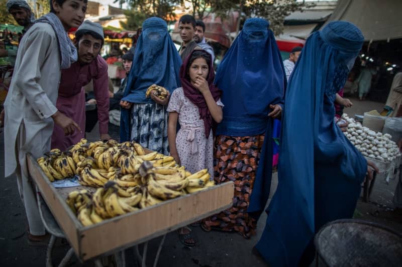 Afghani women shop in a market in Kunduz, northern Afghanistan. The United Nations in Afghanistan on Wednesday urged the Taliban authorities to let all Afghan women and girls have access to school and university education. Oliver Weiken/dpa