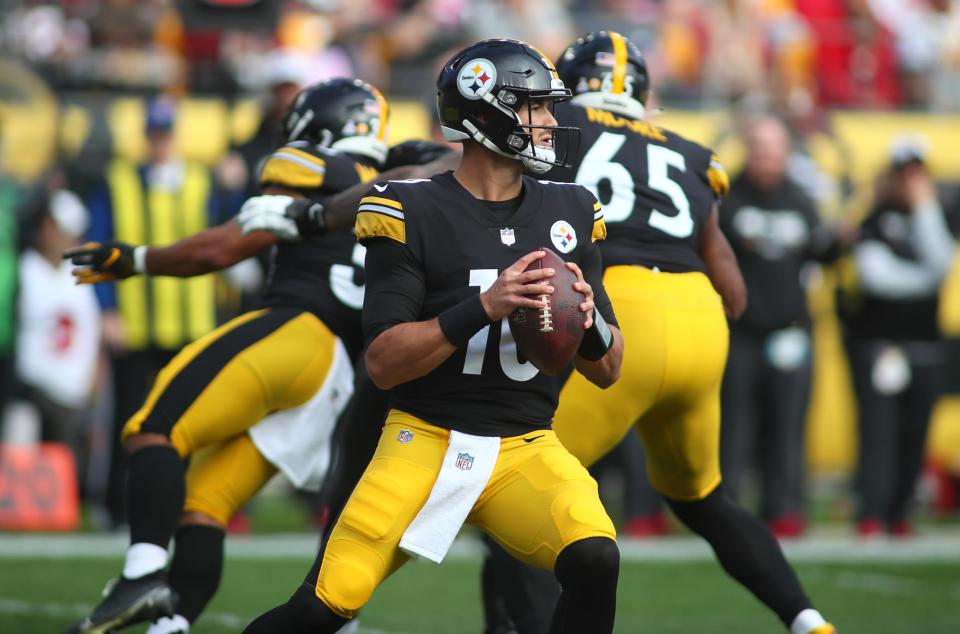 Mitch Trubisky (10) of the Pittsburgh Steelers looks to throw the ball during the second half against the Tampa Bay Buccaneers at Acrisure Stadium in Pittsburgh, PA on October 16, 2022.