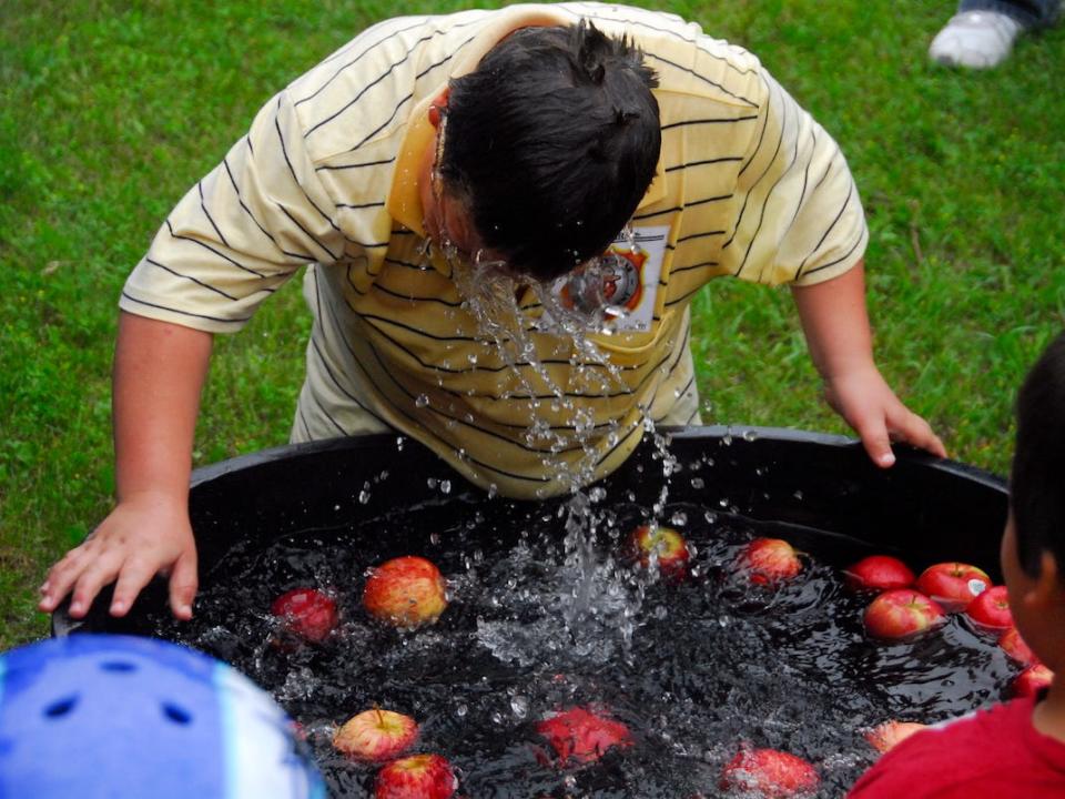 Apple Bobbing