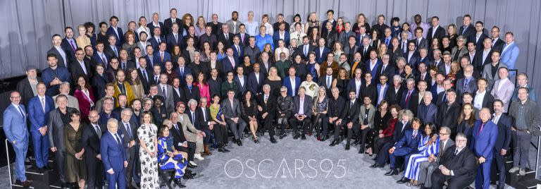 La "foto de familia" con todos los nominados al Oscar 2023 es claramente multicultural, con Santiago Mitre y Ricardo Darín presentes