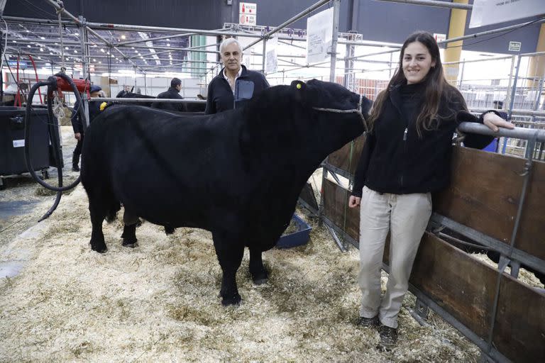 Hernández comparte la pasión por la genética con su hija Clara