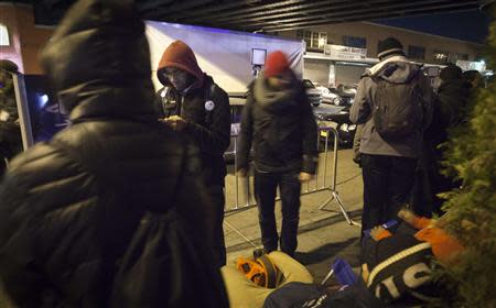 People wait in line for Sony Playstation 4 to go on sale at a special sale event put on by Sony at the Standard Hotel in New York November 14, 2013. REUTERS/Carlo Allegri