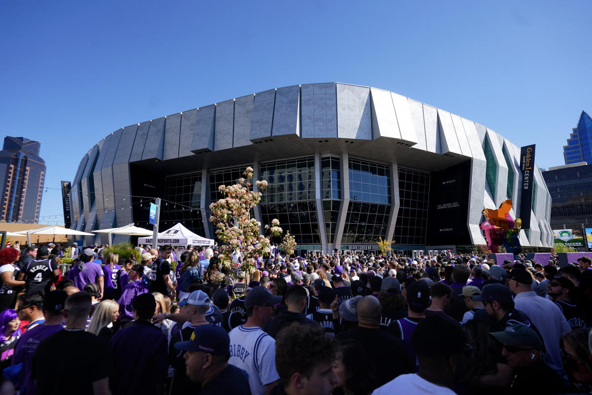 Fan dies at Golden 1 Center during Pelicans-Kings game, team says