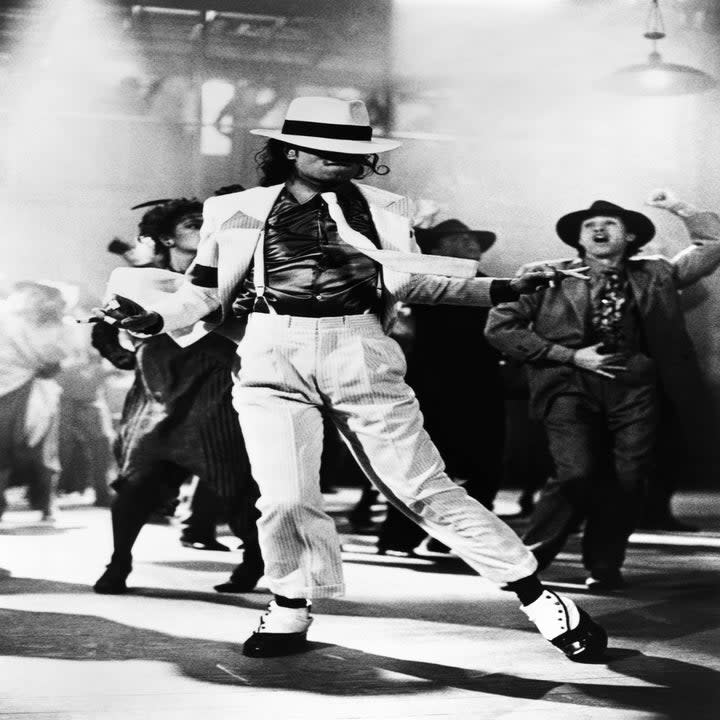 Michael Jackson dancing in the hat