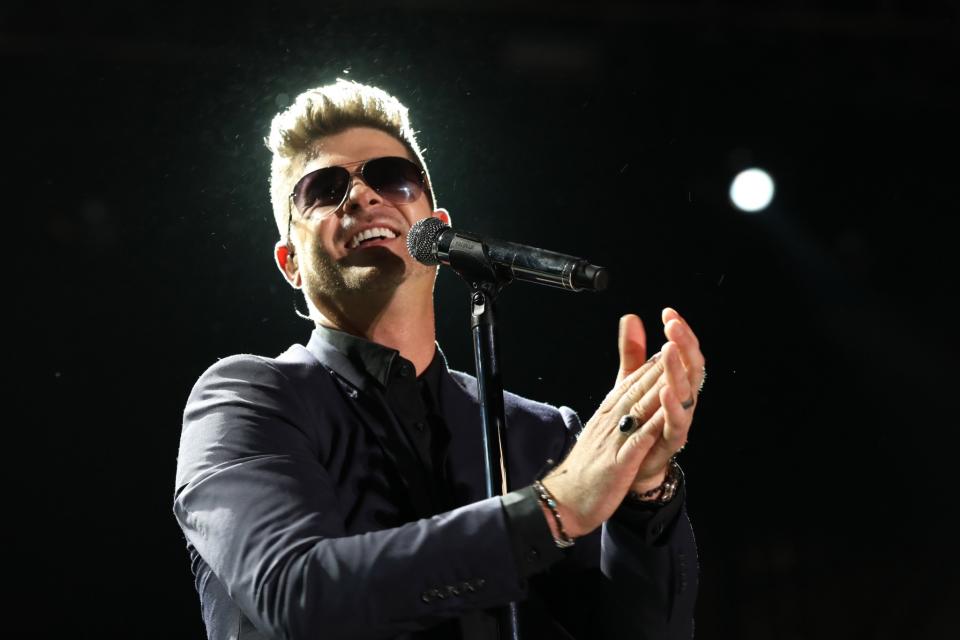 <p>2013 war überhaupt das Liebesjahr für Sylvie Meis. In Berlin bandelte sie mit Sänger Robin Thicke an. Auf einer Promi-Party und danach soll es zwischen den beiden heftig zur Sache gegangen sein. (Bild: Getty Images)</p>