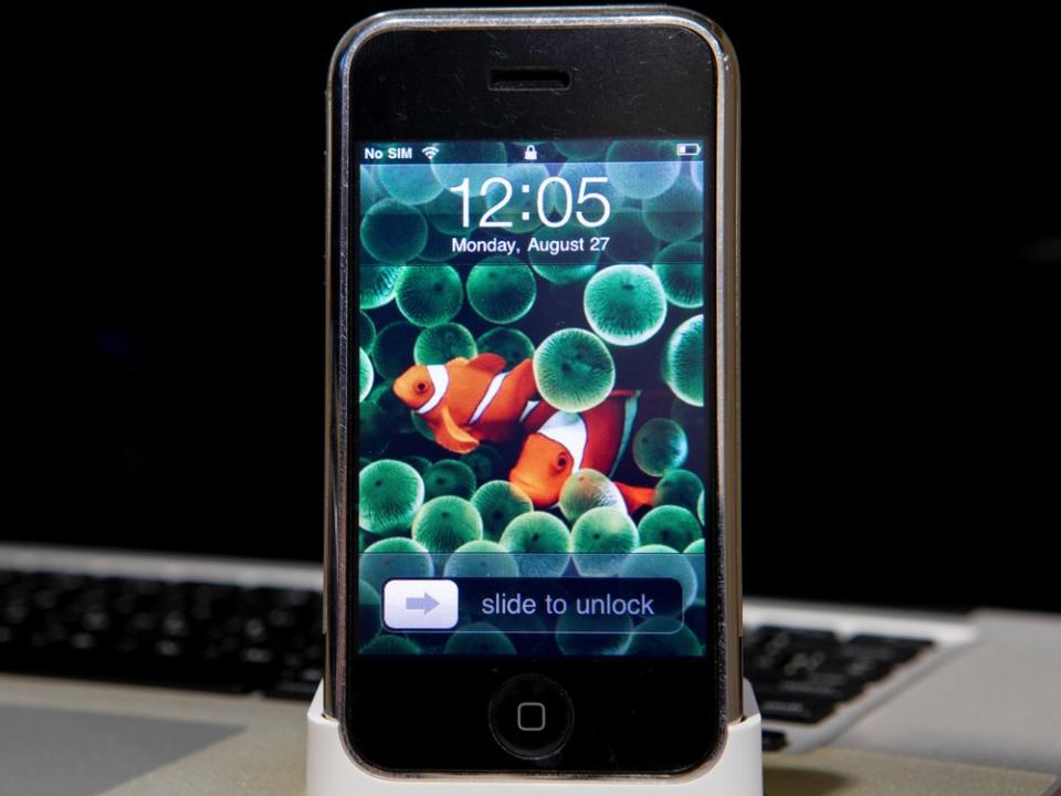 Der Release des ersten iPhone am 29. Juni 2007 veränderte die Zukunft der Mobiltelefonie. (Bild: DMstudio House/Shutterstock.com)