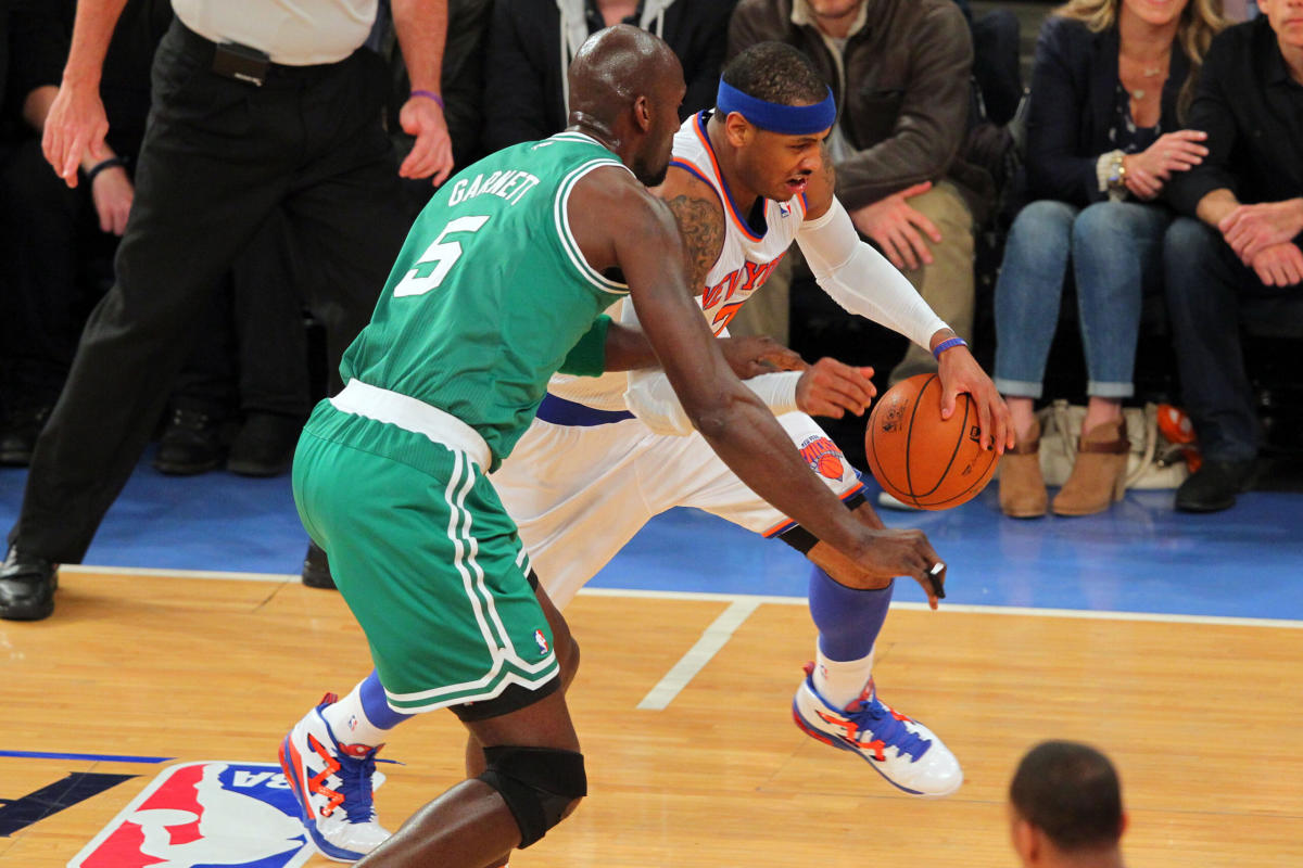 🏀 Witness the legendary rivalry on the court between Kevin Garnett an