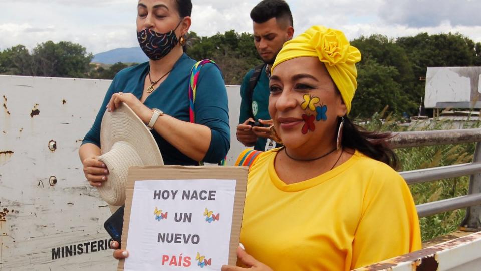 Venezolanos cruzando a Colombia